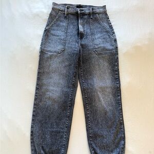 MOTHER Wrapper Patch Spingy Ankle Jogger Jeans (color: Train Stops)